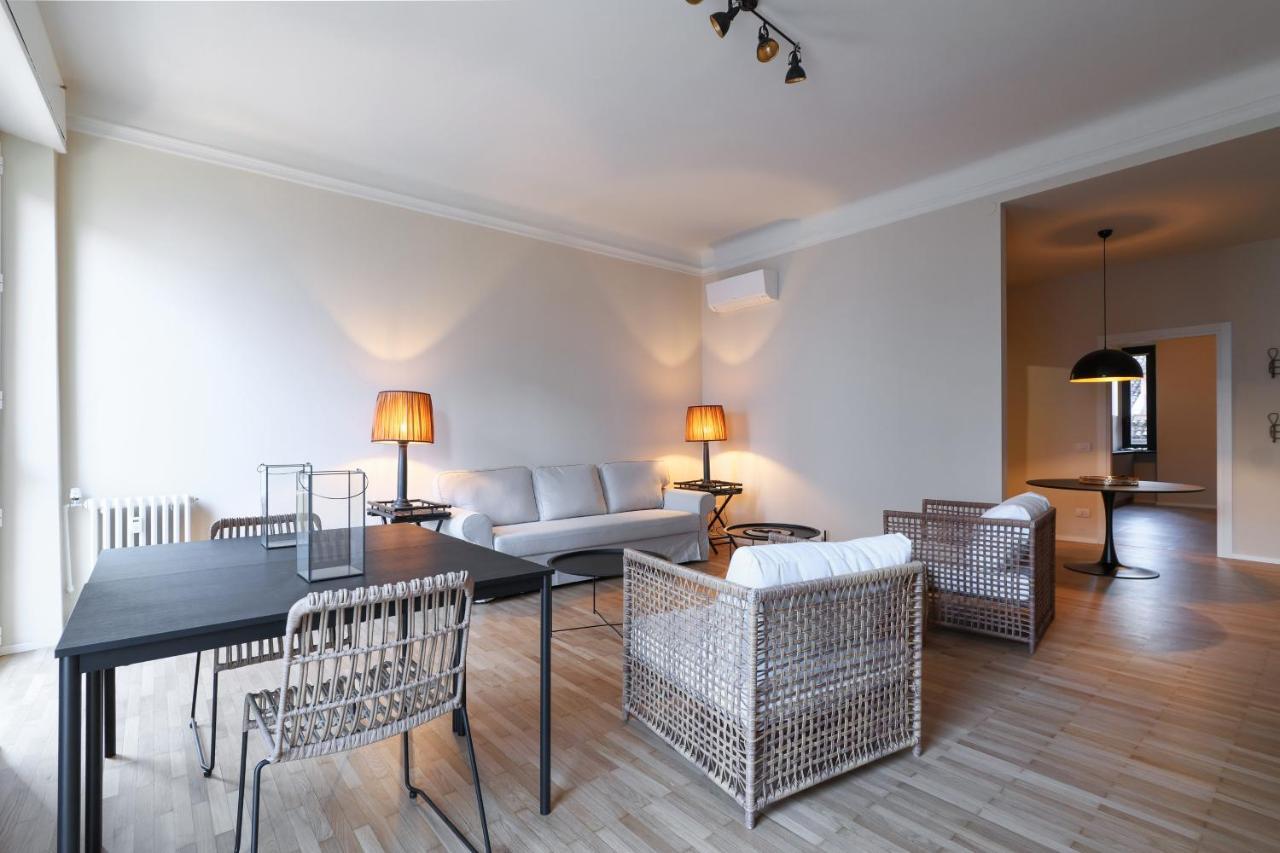 Luxury San Babila Apartment ミラノ エクステリア 写真