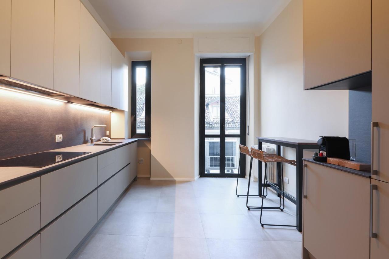 Luxury San Babila Apartment ミラノ エクステリア 写真