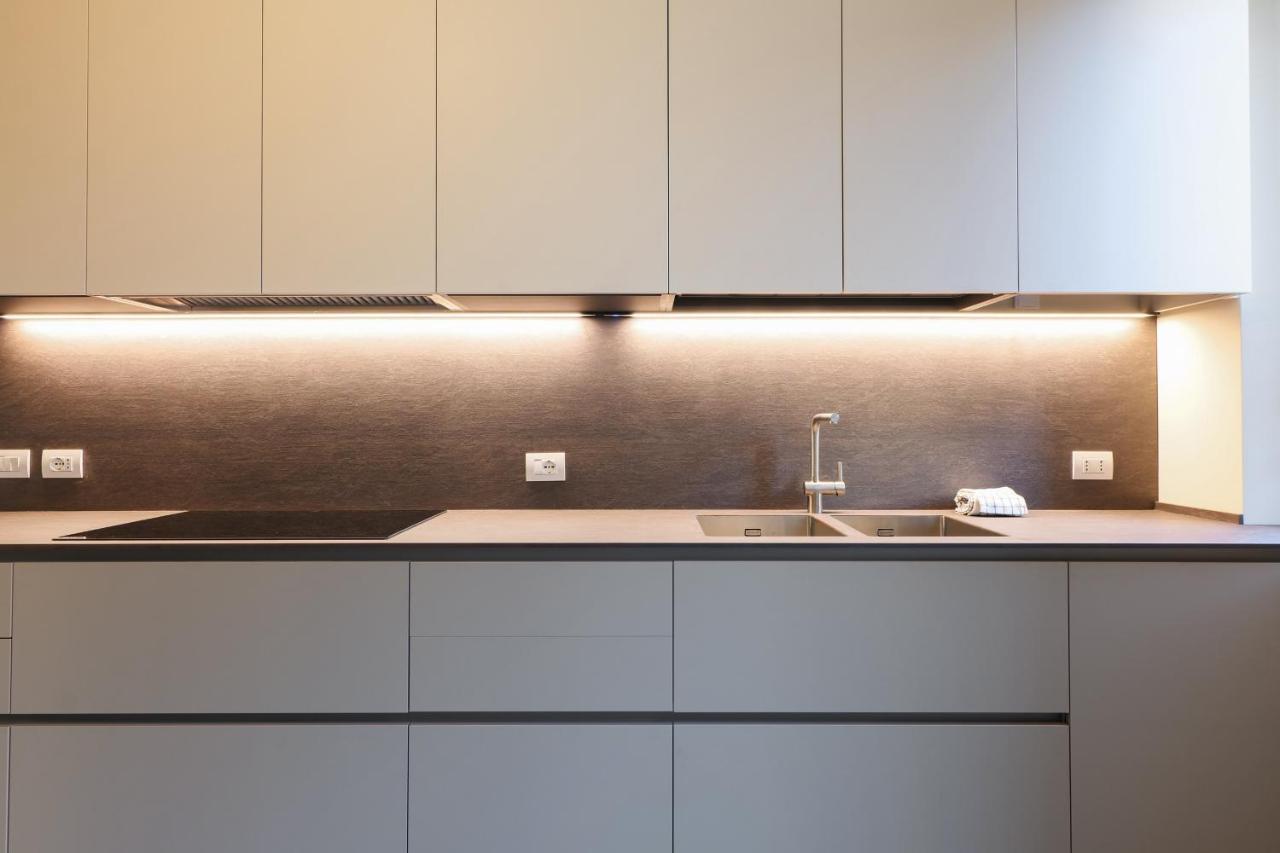 Luxury San Babila Apartment ミラノ エクステリア 写真